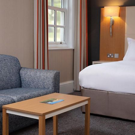 Oulton Hall Hotel, Spa & Golf Resort Лийдс Екстериор снимка