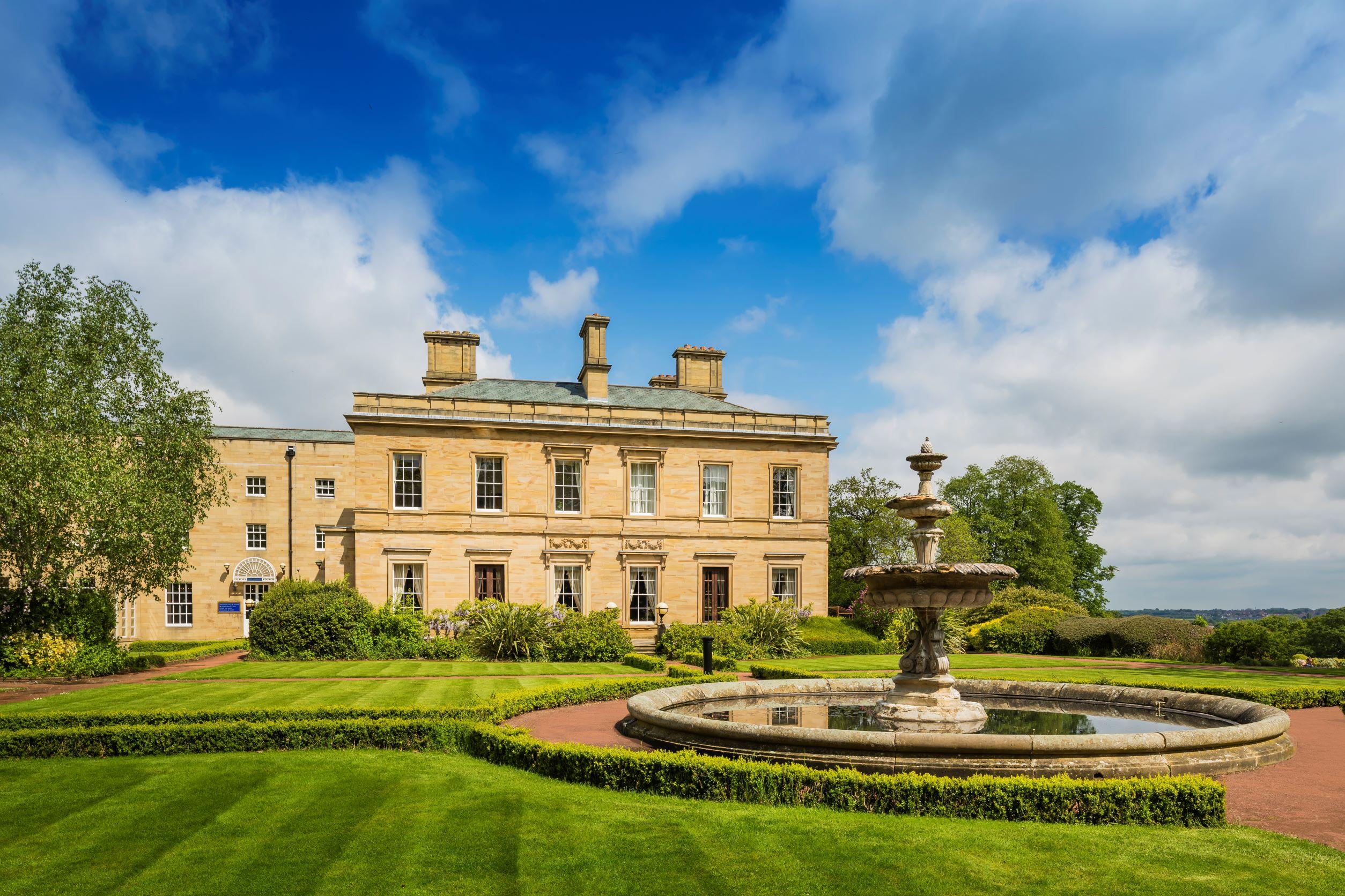 Oulton Hall Hotel, Spa & Golf Resort Лийдс Екстериор снимка
