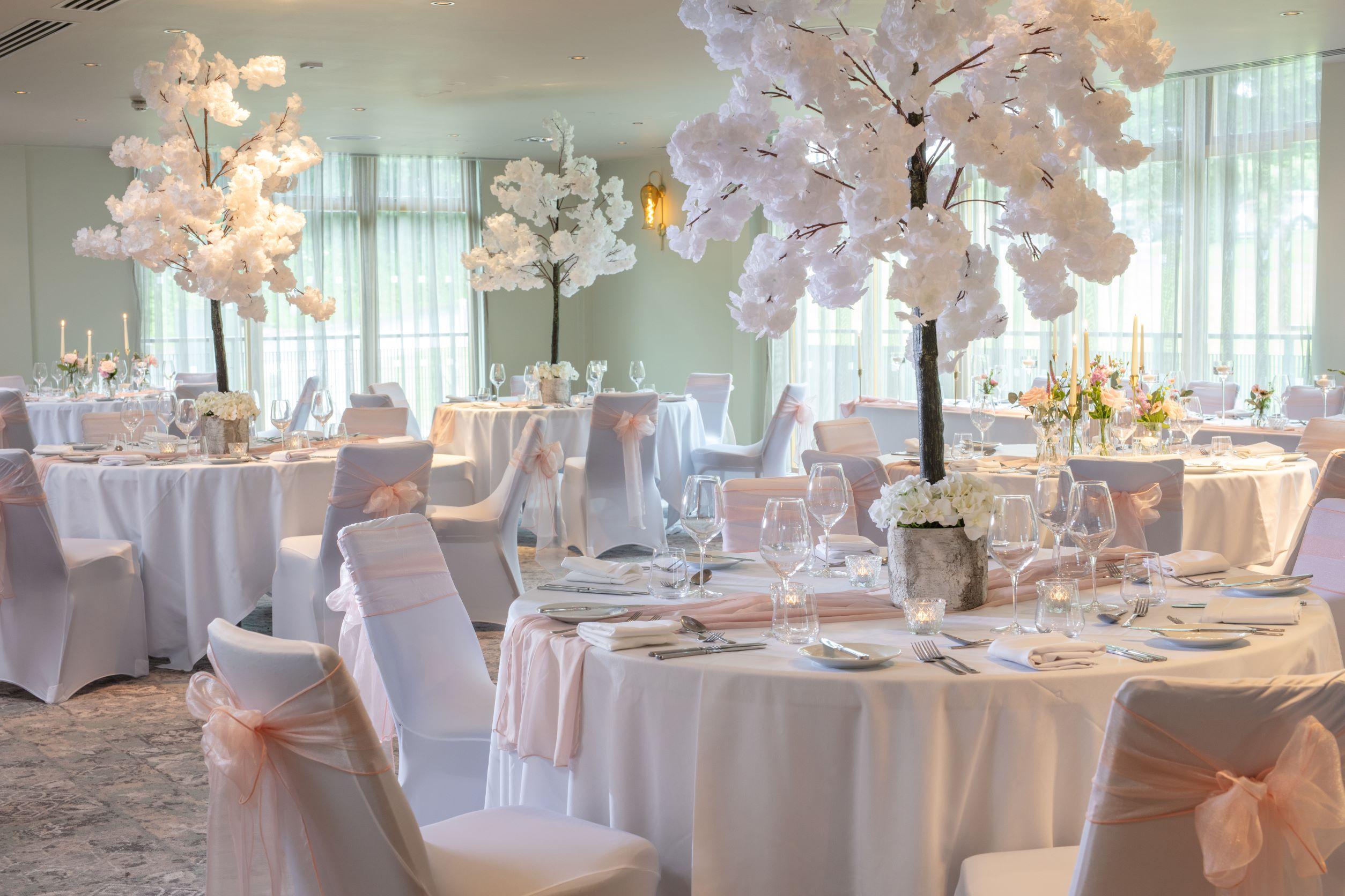 Oulton Hall Hotel, Spa & Golf Resort Лийдс Екстериор снимка