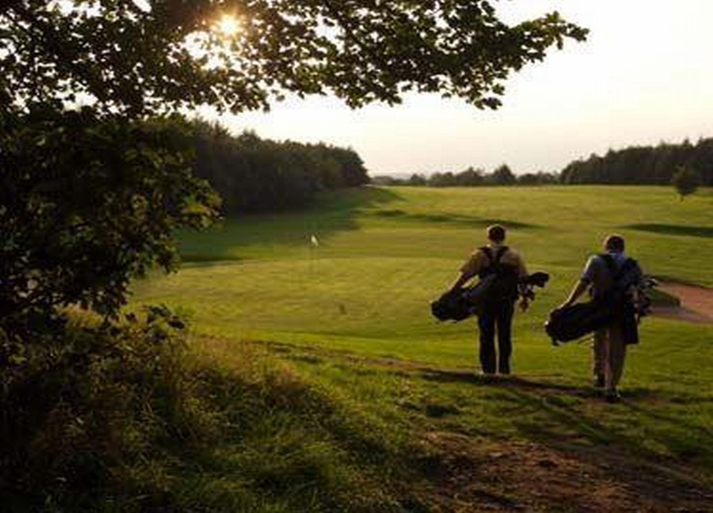 Oulton Hall Hotel, Spa & Golf Resort Лийдс Екстериор снимка