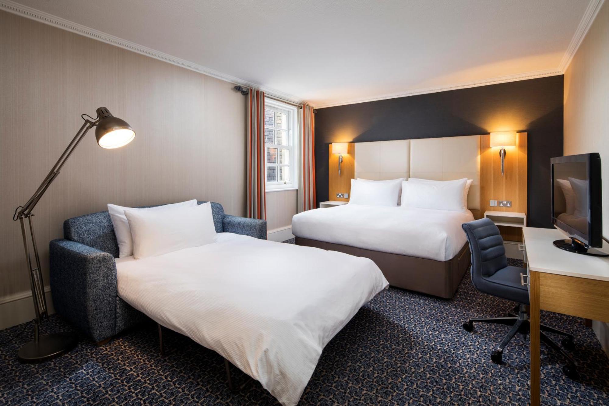 Oulton Hall Hotel, Spa & Golf Resort Лийдс Екстериор снимка
