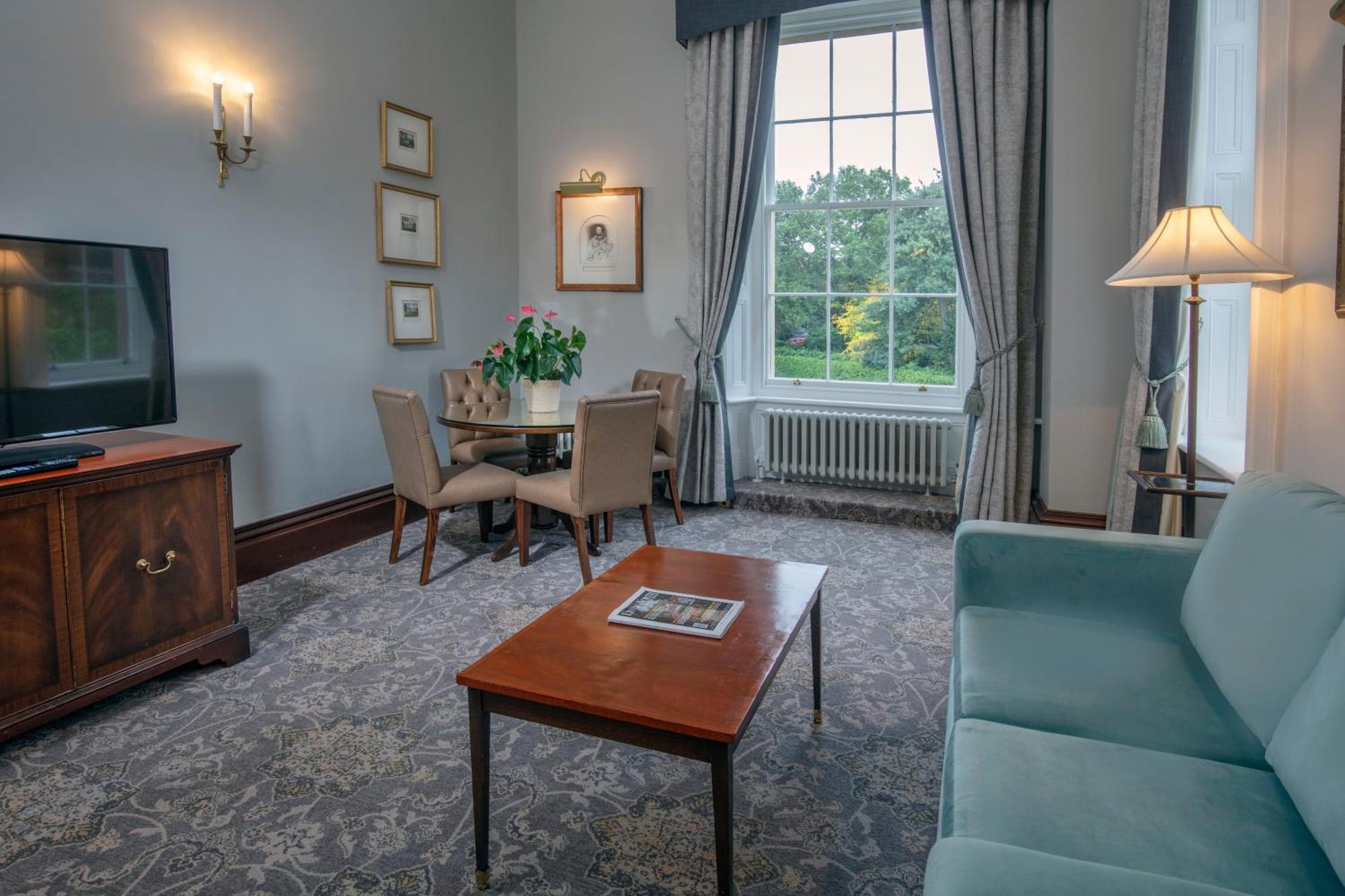 Oulton Hall Hotel, Spa & Golf Resort Лийдс Екстериор снимка