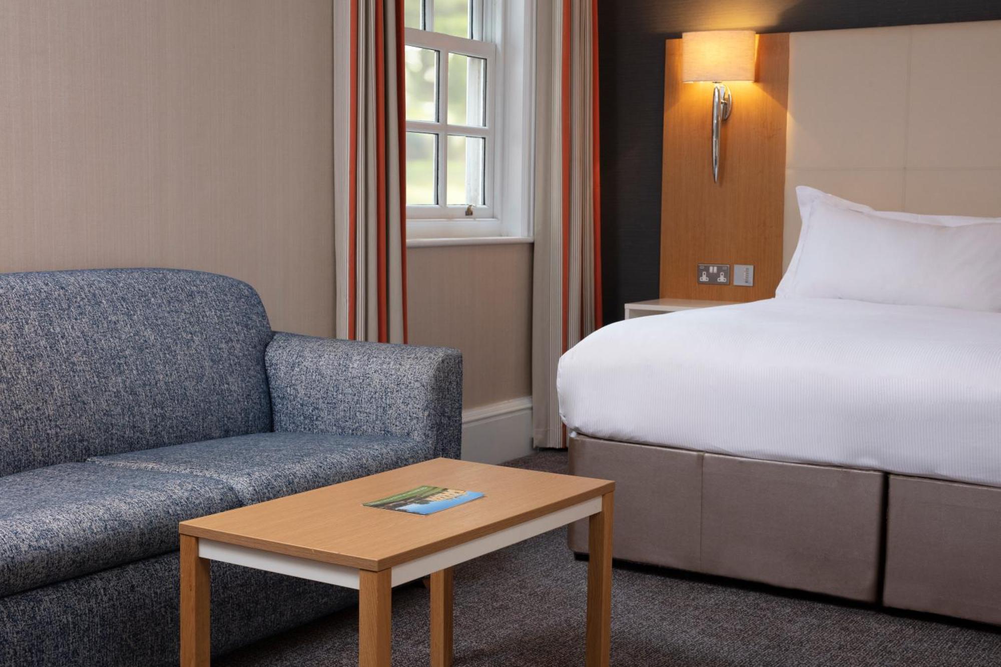 Oulton Hall Hotel, Spa & Golf Resort Лийдс Екстериор снимка